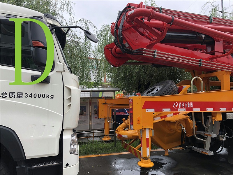 青島混凝土泵車(chē)價(jià)格 (1)