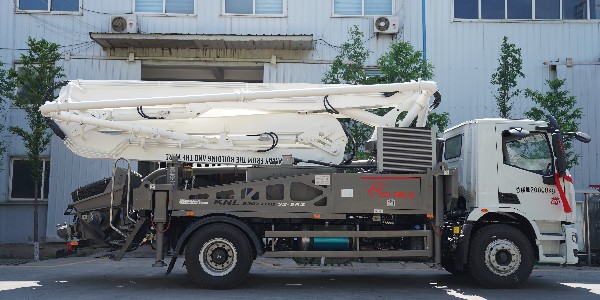 如果泵車在泵送狀態(tài)下遇到堵塞問題，該怎么解決？